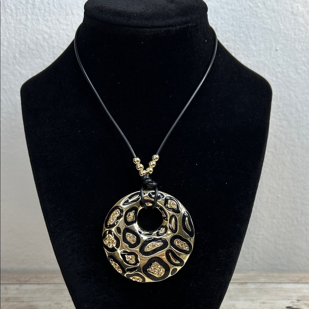 Serena Williams Sexy Black and Gold Pendant Necklace